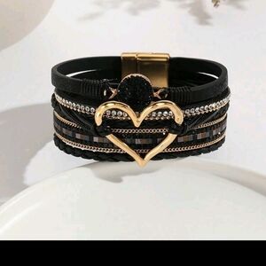 A001 Elegant Black and Gold Heart Bracelet